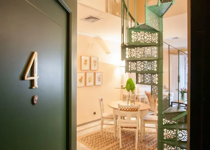 Botanic Duplex Terrace 5 Pax Apartment